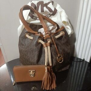 MICHAEL KORS Marina Drawstring Tote + Hamilton Wallet 3 Pc Set | Signature MK
